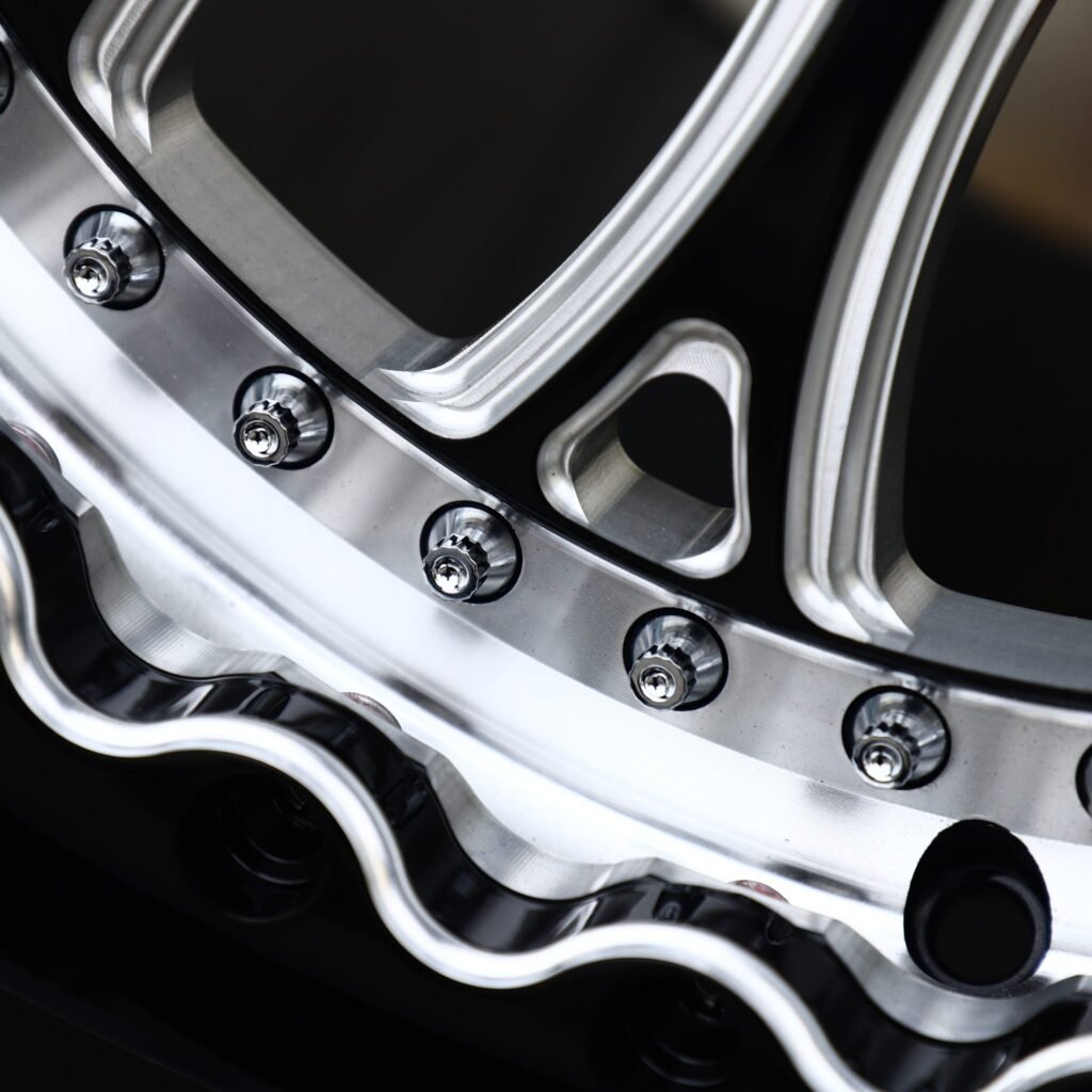 Dodge Charger wheels – Gloss Black / Mirror Milled Mesh Beadlock, lip and barrel detail