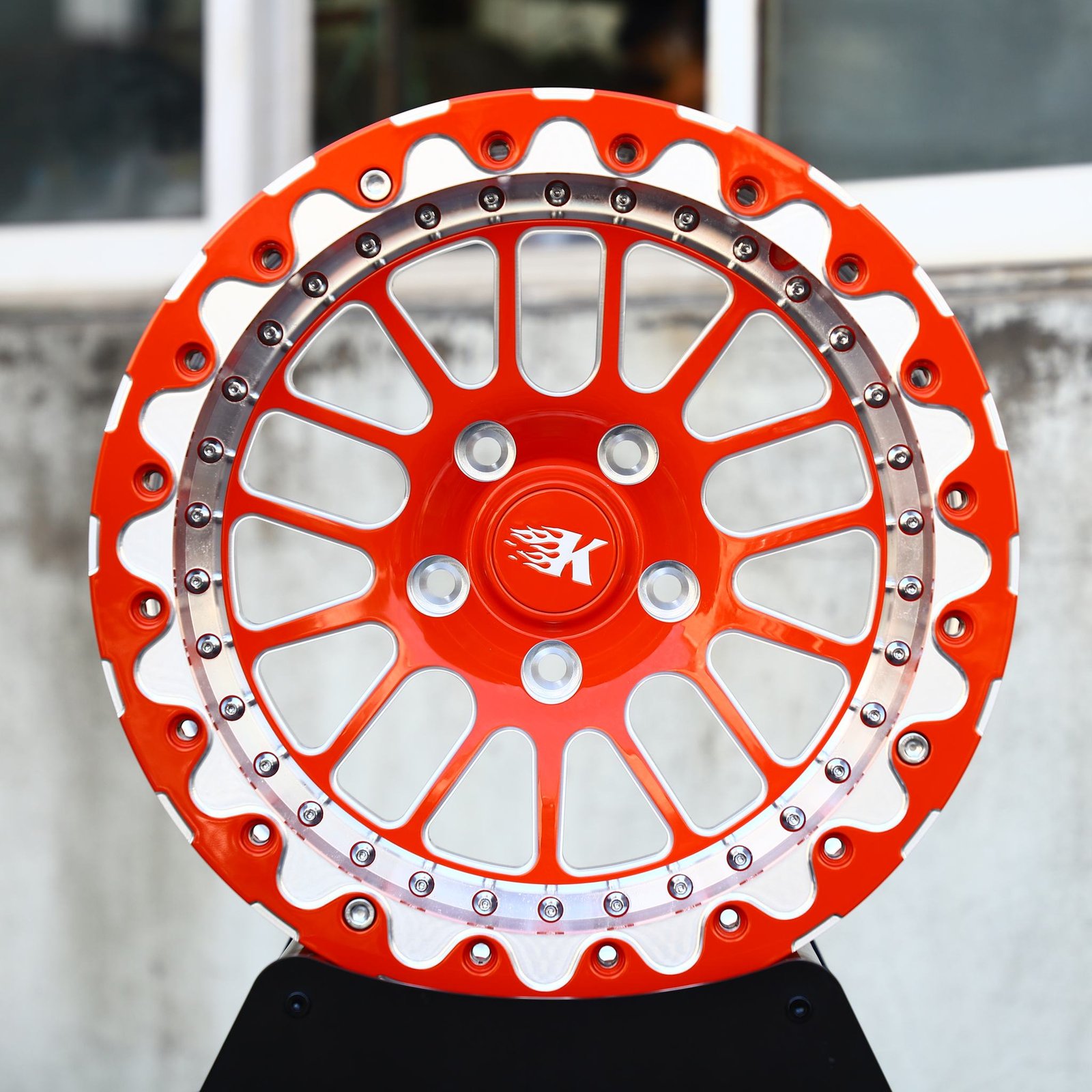 Ford Mustang wheels – Orange / Polished Mesh Beadlock, front view
