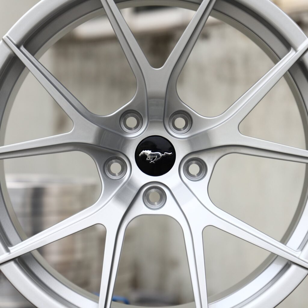 Ford Mustang S550 wheels – Hyper Silver 5 Y-Spoke Concave (Ford Mustang OEM-Style), lip and barrel detail