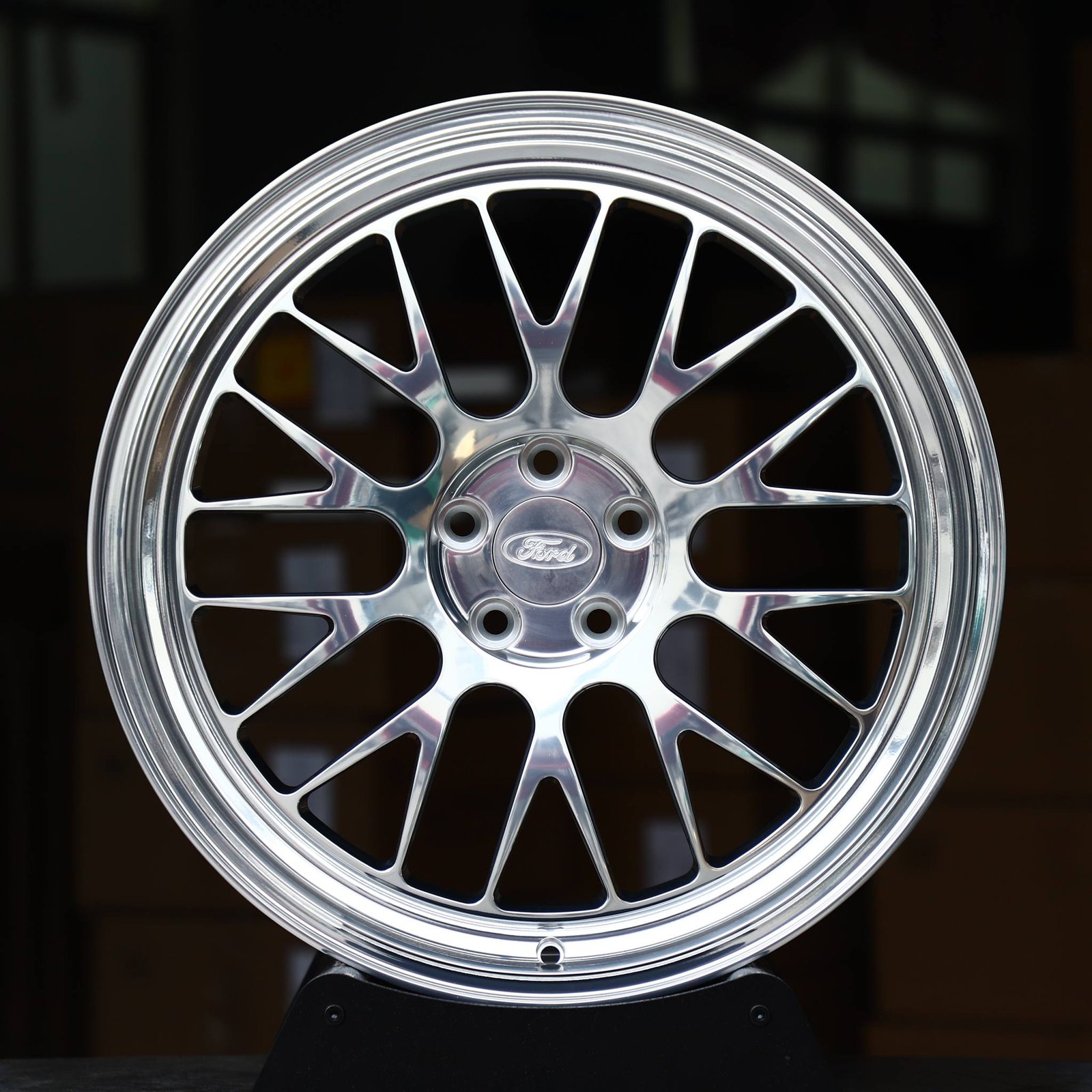 Ford Mustang S550 wheels – Chrome Mesh Polished Deep Lip (Ford OEM-Style), front view
