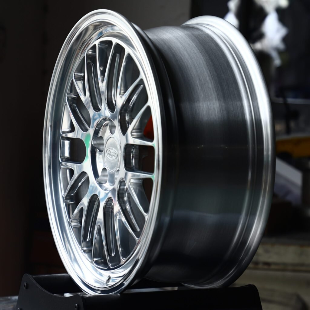 5x114.3 wheels – Chrome Mesh Polished Deep Lip (Ford OEM-Style), side view