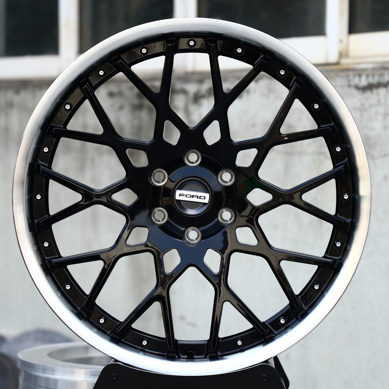Ford F-150 wheels – Gloss Black Mesh Machined Lip (Ford OEM-Style), front view