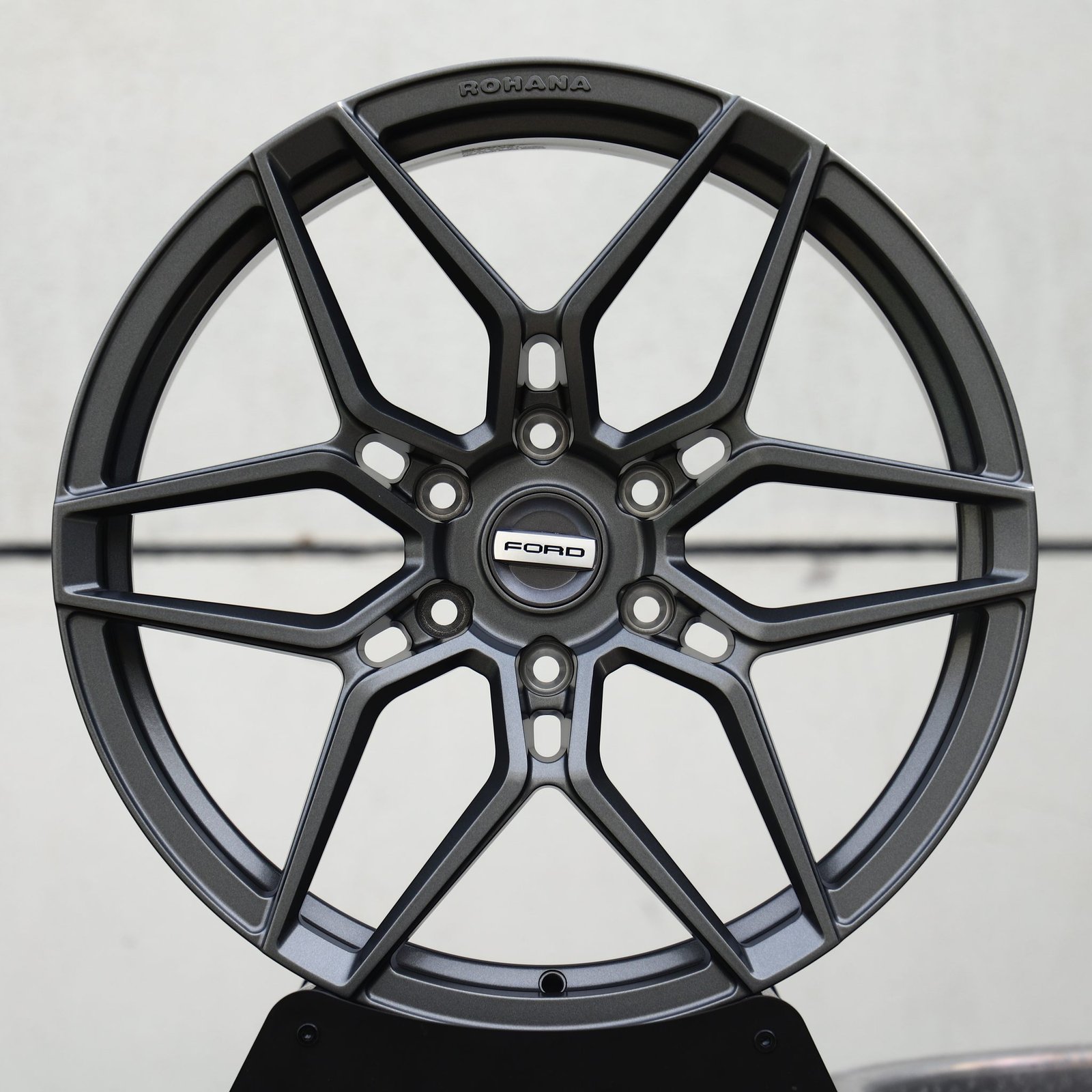 Ford F-150 wheels – Gunmetal 6 Y-Spoke (Ford OEM-Style), front view