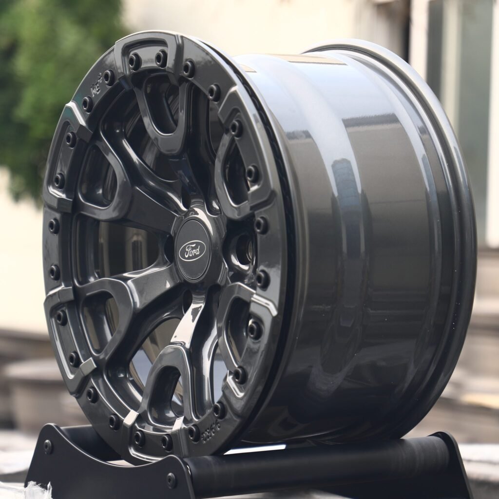 Ford Ranger wheels – Gloss Black / Gunmetal 6-Spoke Beadlock (Ford OEM-Style), lip and barrel detail