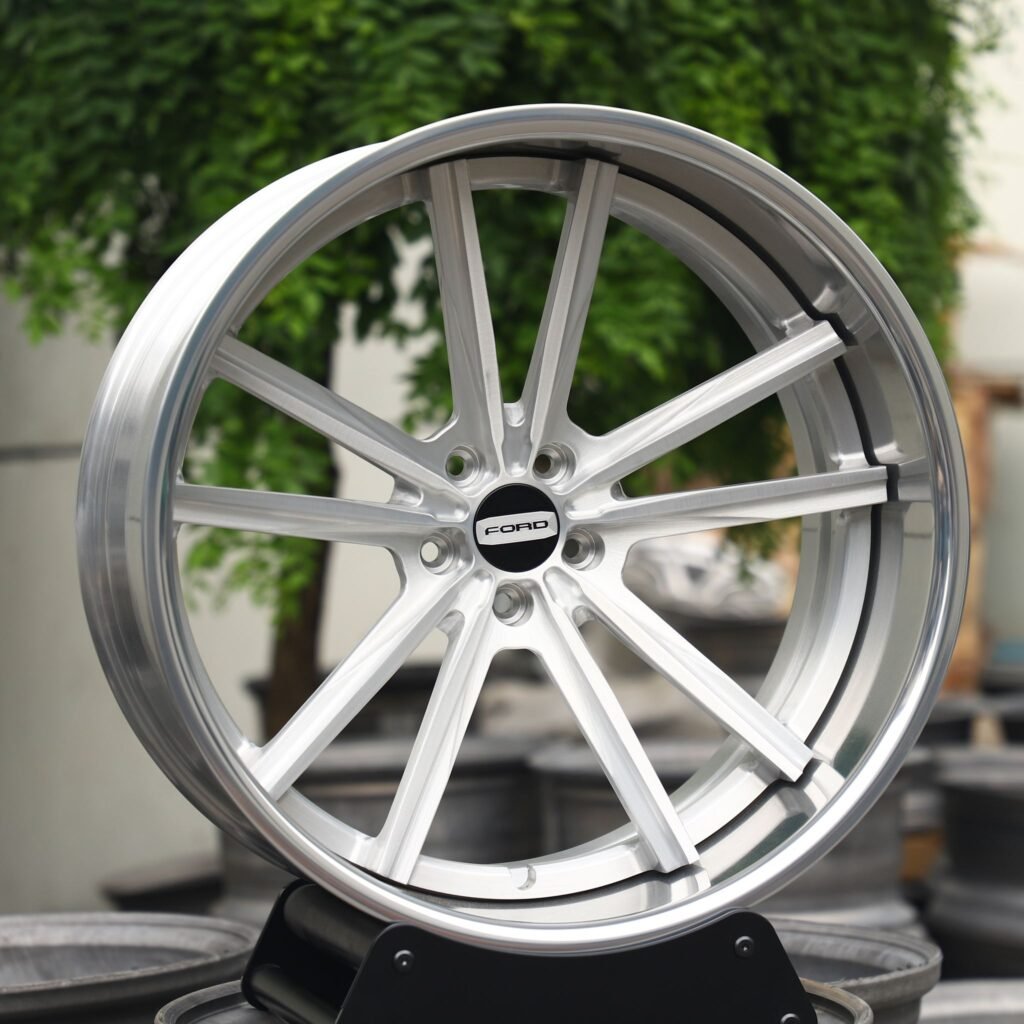 Ford Explorer wheels – Silver 2-Piece, angled view