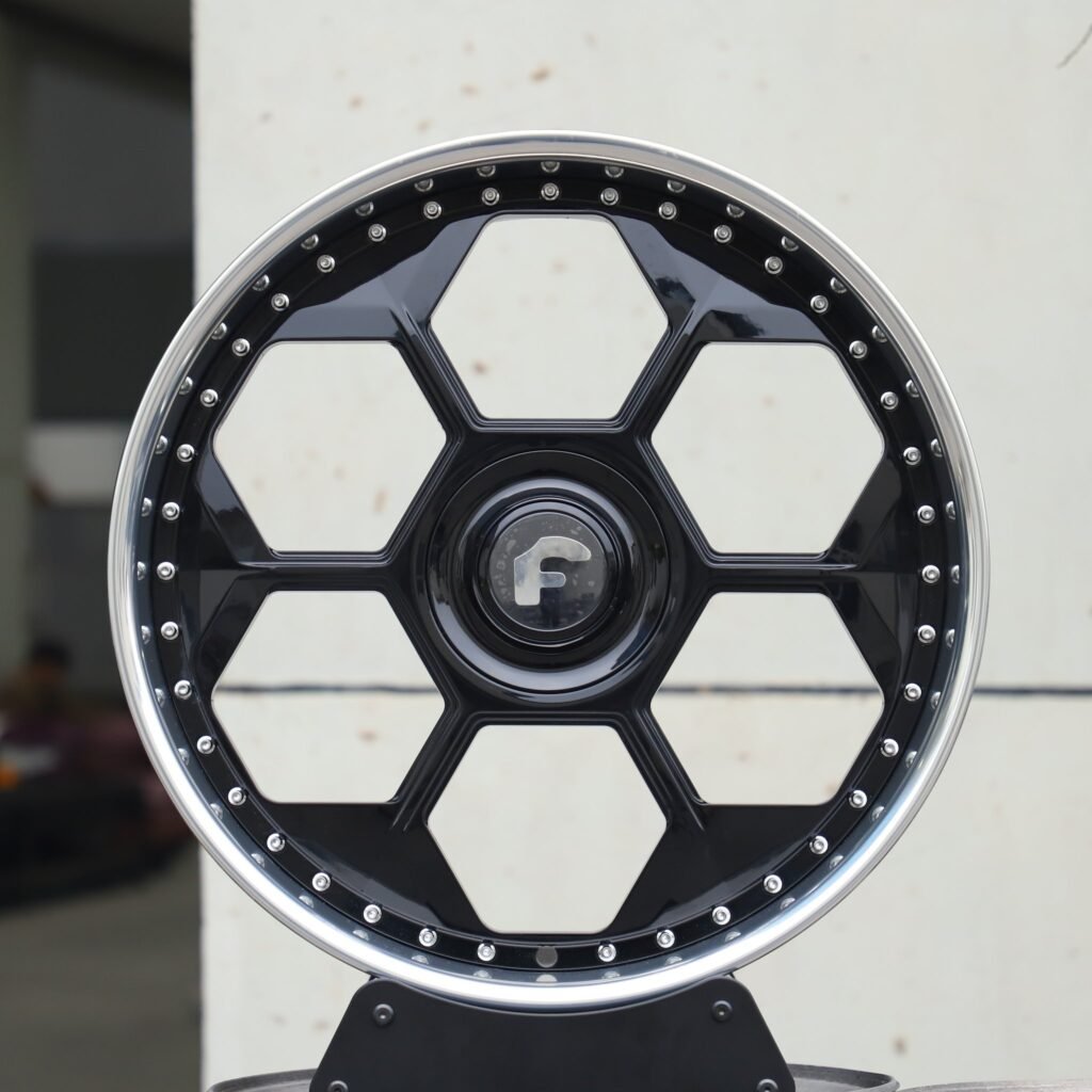Lamborghini Urus wheels – Forgiato Custom Finish 2-Piece, front view