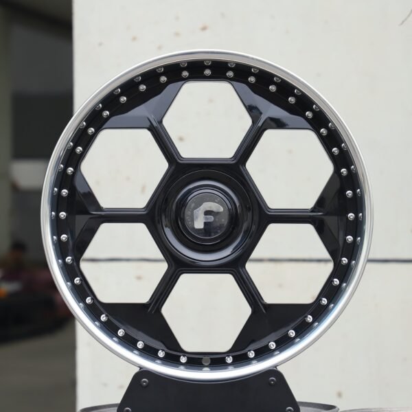 Forgiato Custom Finish 2-Piece Forged Wheels – Lamborghini Urus / Land Rover Range Rover, front view