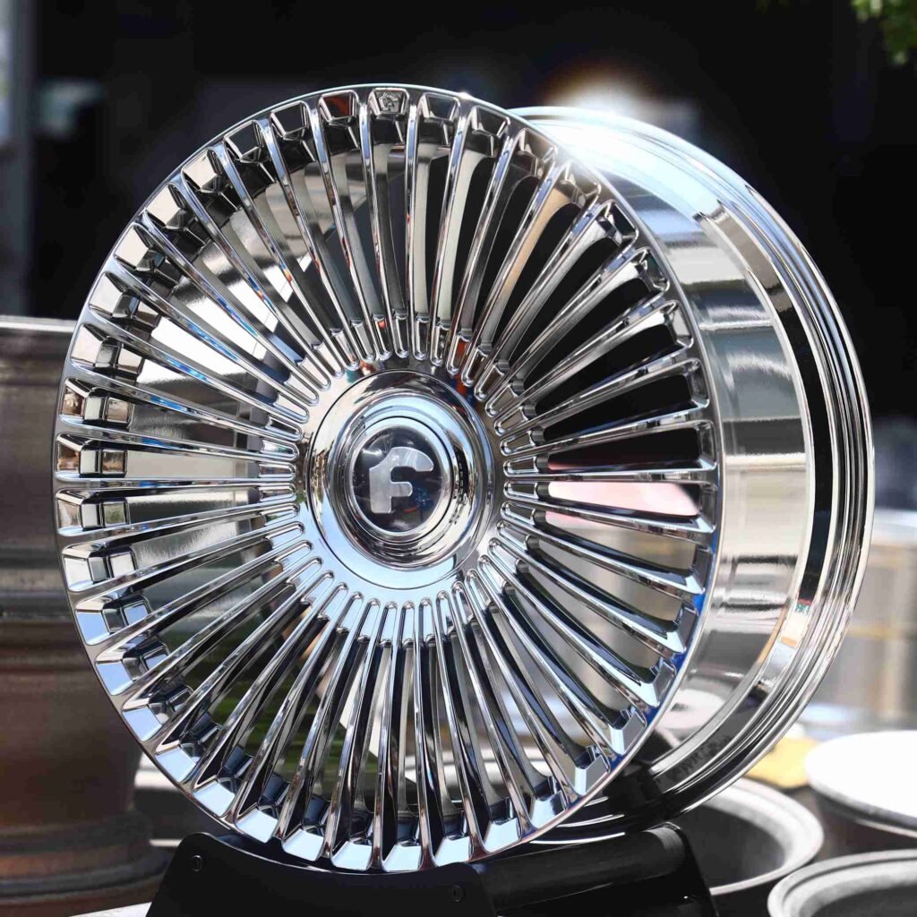 Land Rover Range Rover wheels – Forgiato Matte Silver, angled view