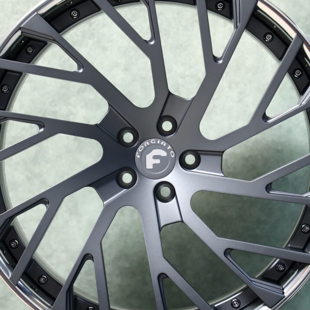 Mercedes-Benz E-Class W213 wheels – Metallic Gray Mesh Deep Dish 2-Piece (Forgiato-Style), lip and barrel detail