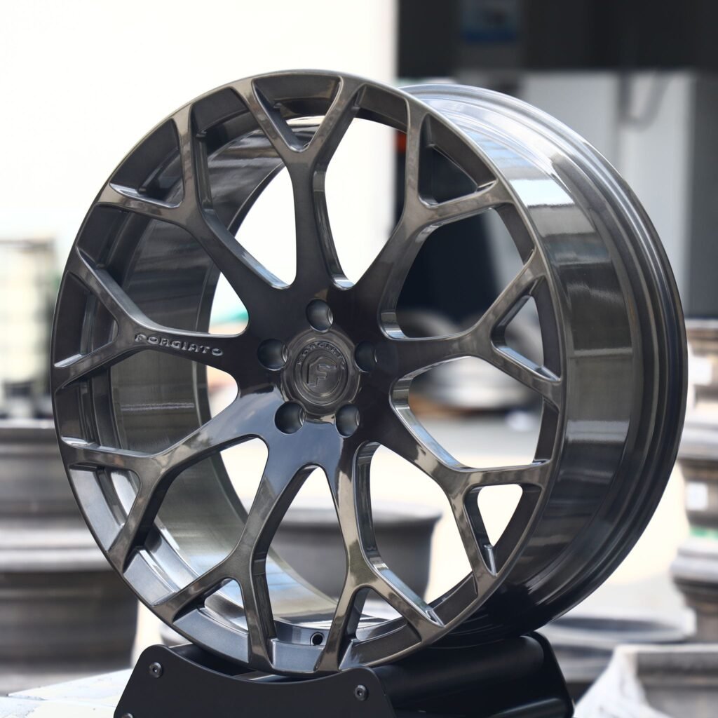 Land Rover Range Rover wheels – Forgiato Transparent Gray Custom, angled view