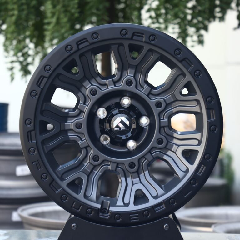 Toyota 4Runner wheels – Fuel Gloss Black / Gunmetal Exposed Bolt Detail, front view