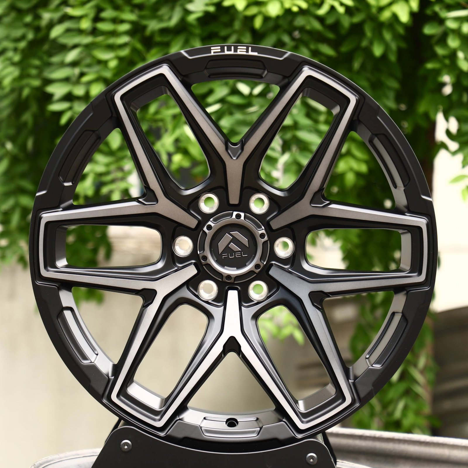 Toyota 4Runner wheels – Fuel Gloss Black Petal Machined Face, front view