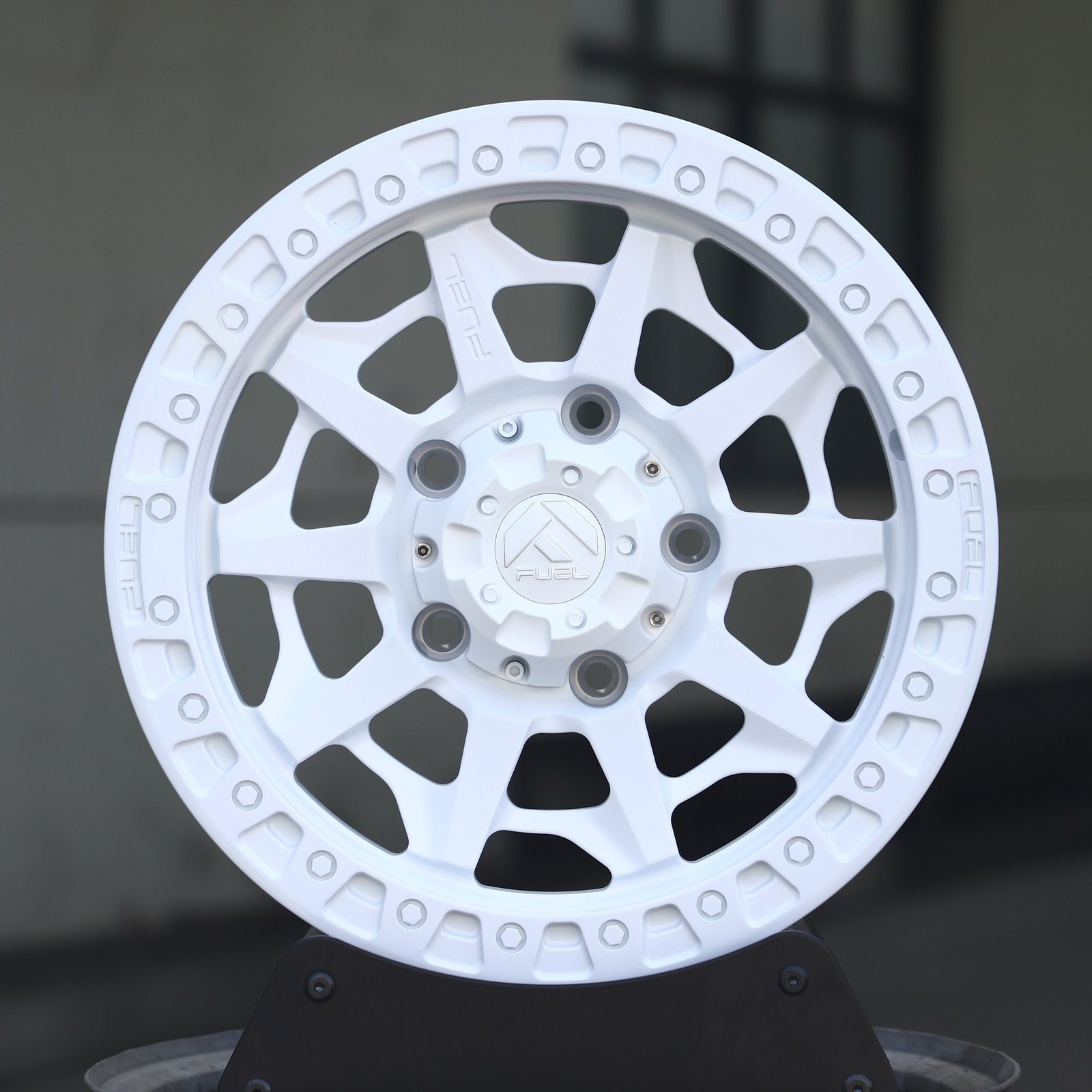 Toyota 4Runner wheels – Fuel Gloss White Exposed Bolt Detail Double Ring Lip, front view