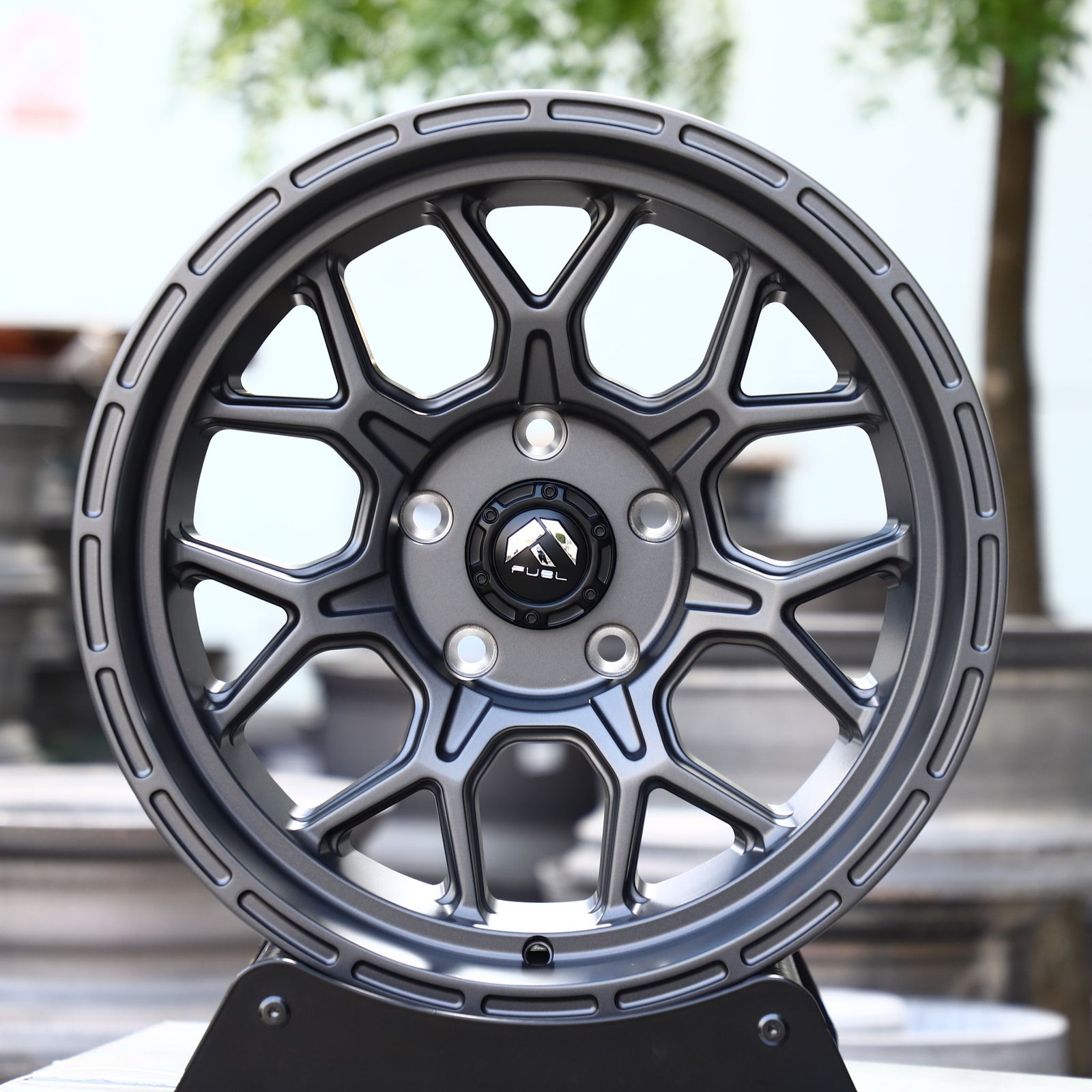 Jeep Wrangler wheels – Fuel Offroad Metallic Gray 7 Y-Spoke Deep Lip, front view