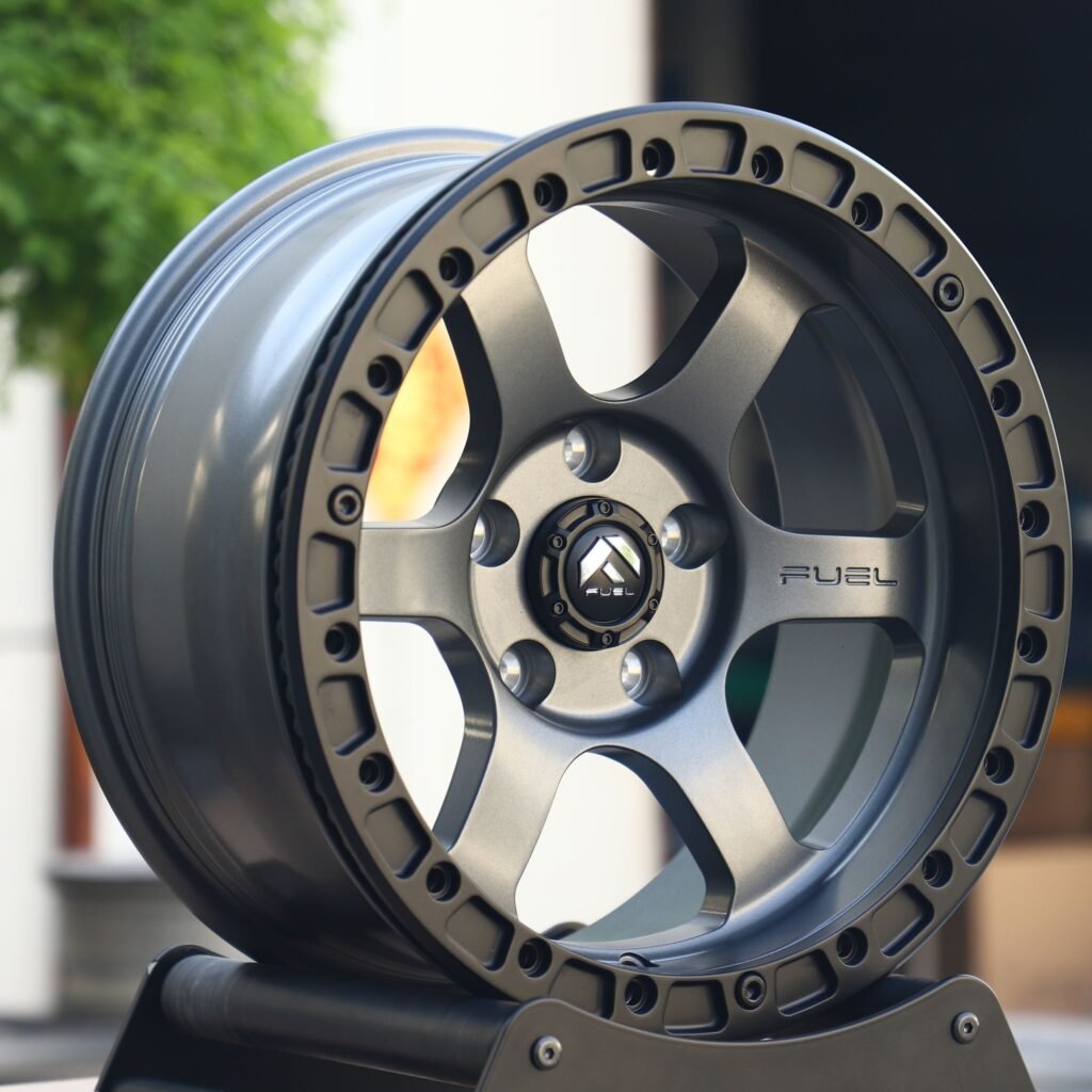 Toyota Land Cruiser wheels – Light Gunmetal 6-Spoke Beadlock (Fuel-Style), angled view