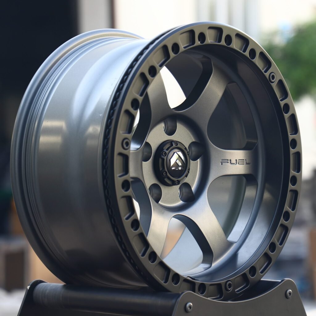 Jeep Gladiator wheels – Light Gunmetal 6-Spoke Beadlock (Fuel-Style), lip and barrel detail