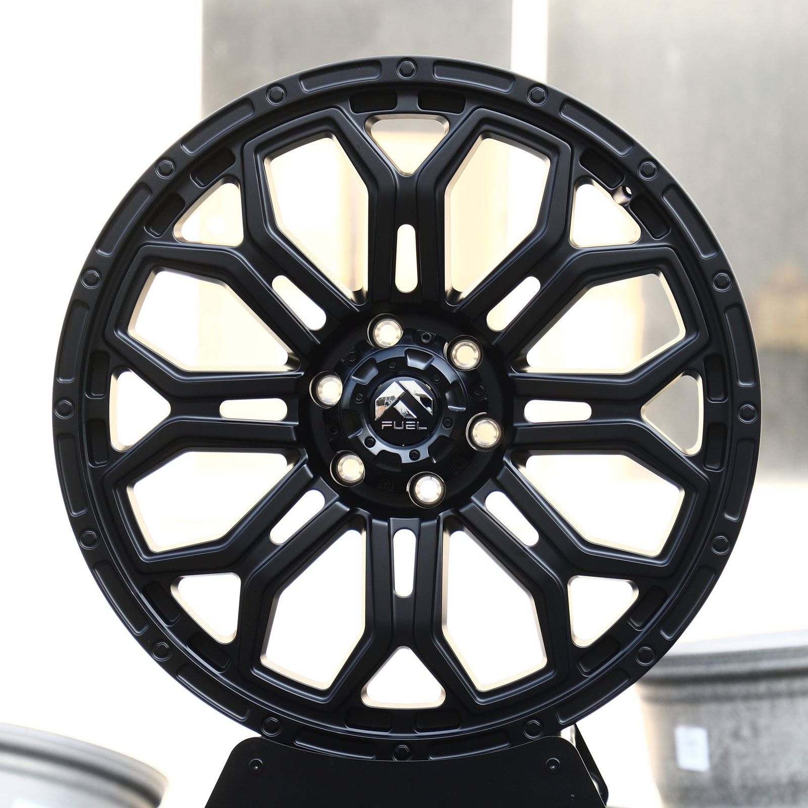 Chevrolet Silverado 1500 wheels – Matte Black 8 Y-Spoke (Fuel-Style), front view