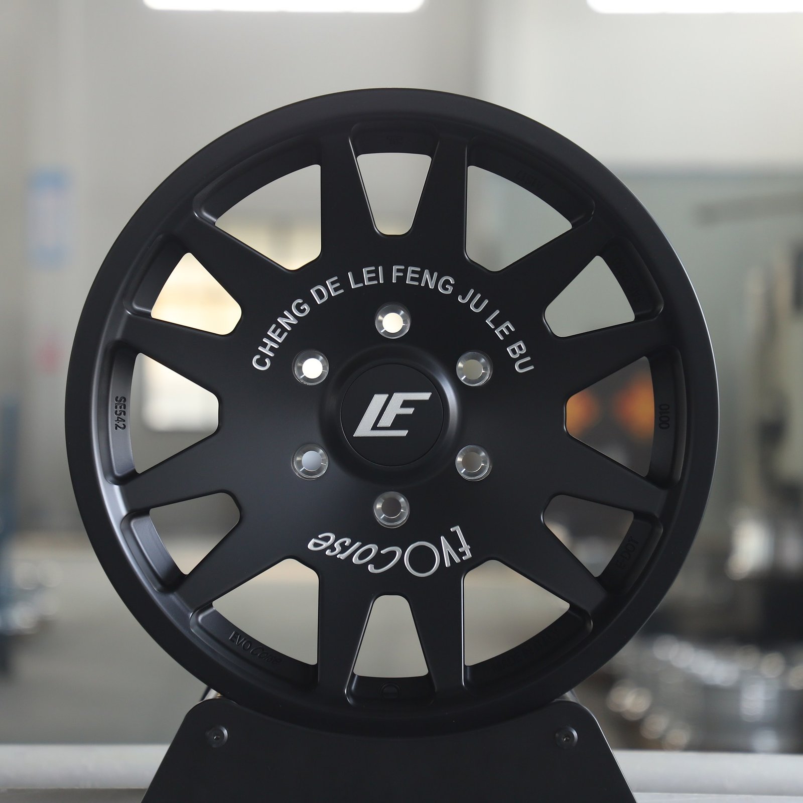 Toyota 4Runner wheels – FVO Corse Gloss Black 12-Spoke, front view
