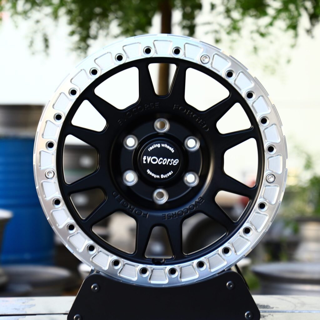Toyota 4Runner wheels – FVO Corse Silver / Gloss Black Beadlock, front view
