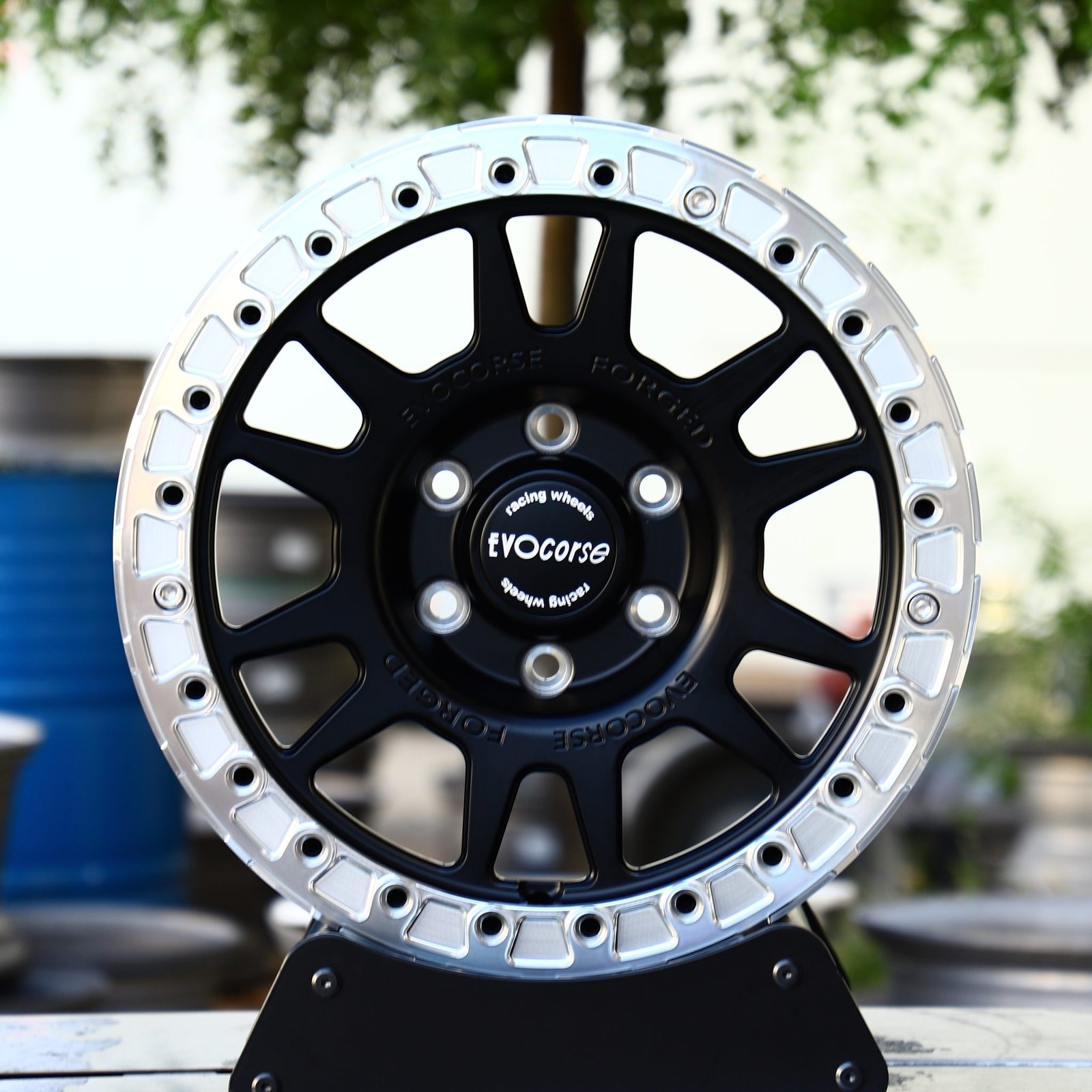Toyota 4Runner wheels – FVO Corse Silver / Gloss Black Beadlock, front view