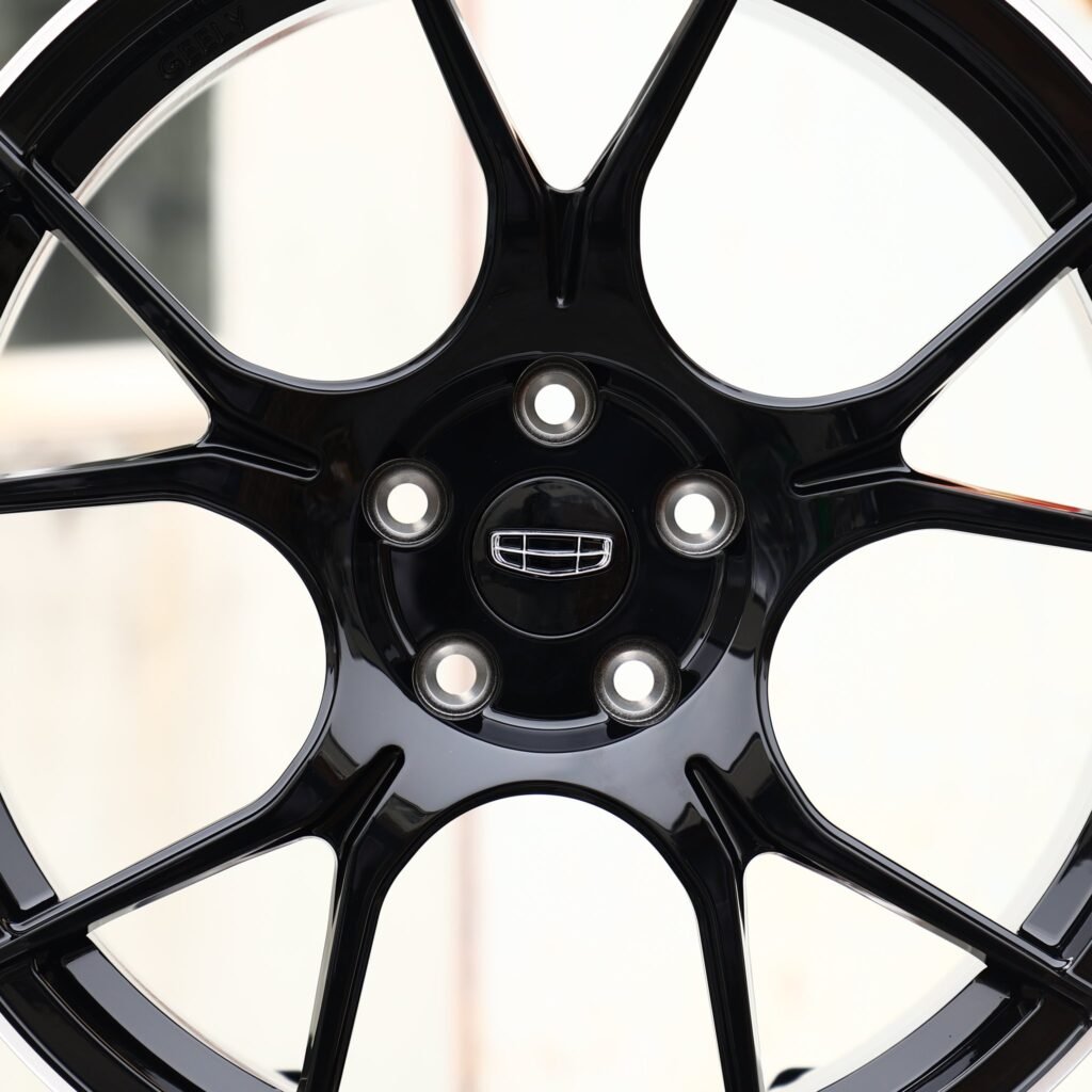 Geely Monjaro wheels – Gloss Black 5 Y-Split-Spoke (Geely OEM-Style), lip and barrel detail