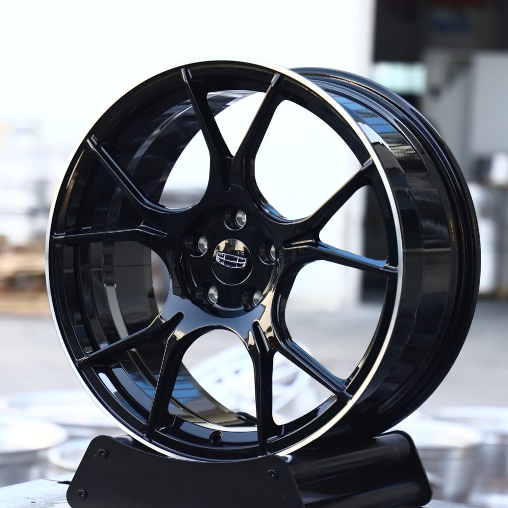 Geely Xingyue wheels – Gloss Black 5 Y-Spoke (Geely OEM-Style), angled view