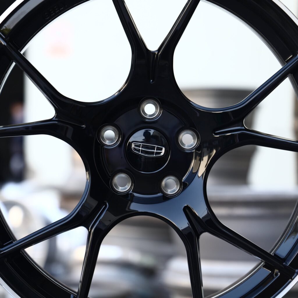 Geely Monjaro wheels – Gloss Black 5 Y-Spoke (Geely OEM-Style), lip and barrel detail