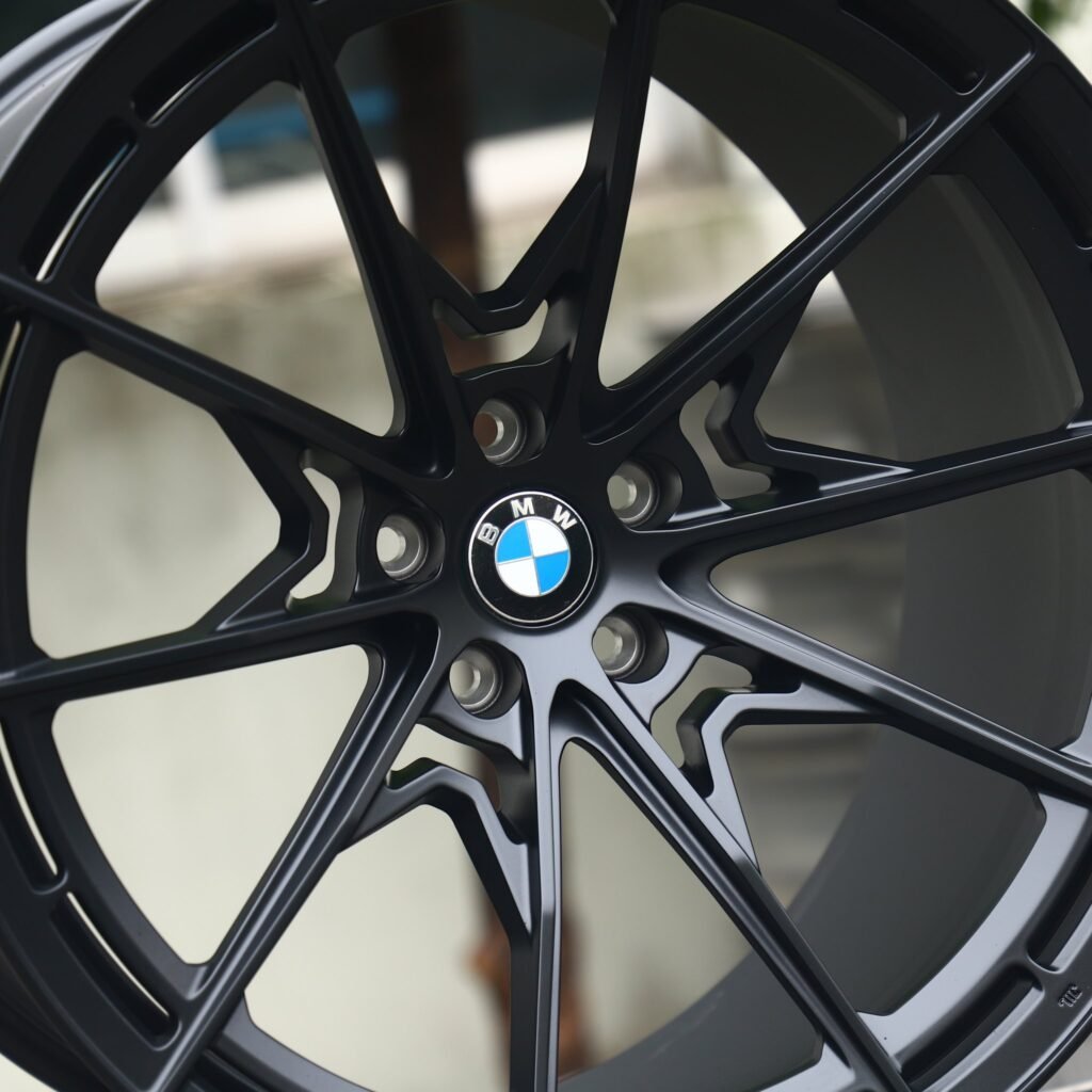 BMW M2 F87 wheels – Gloss Black 10-Spoke Double-Ring (BMW OEM-Style), lip and barrel detail