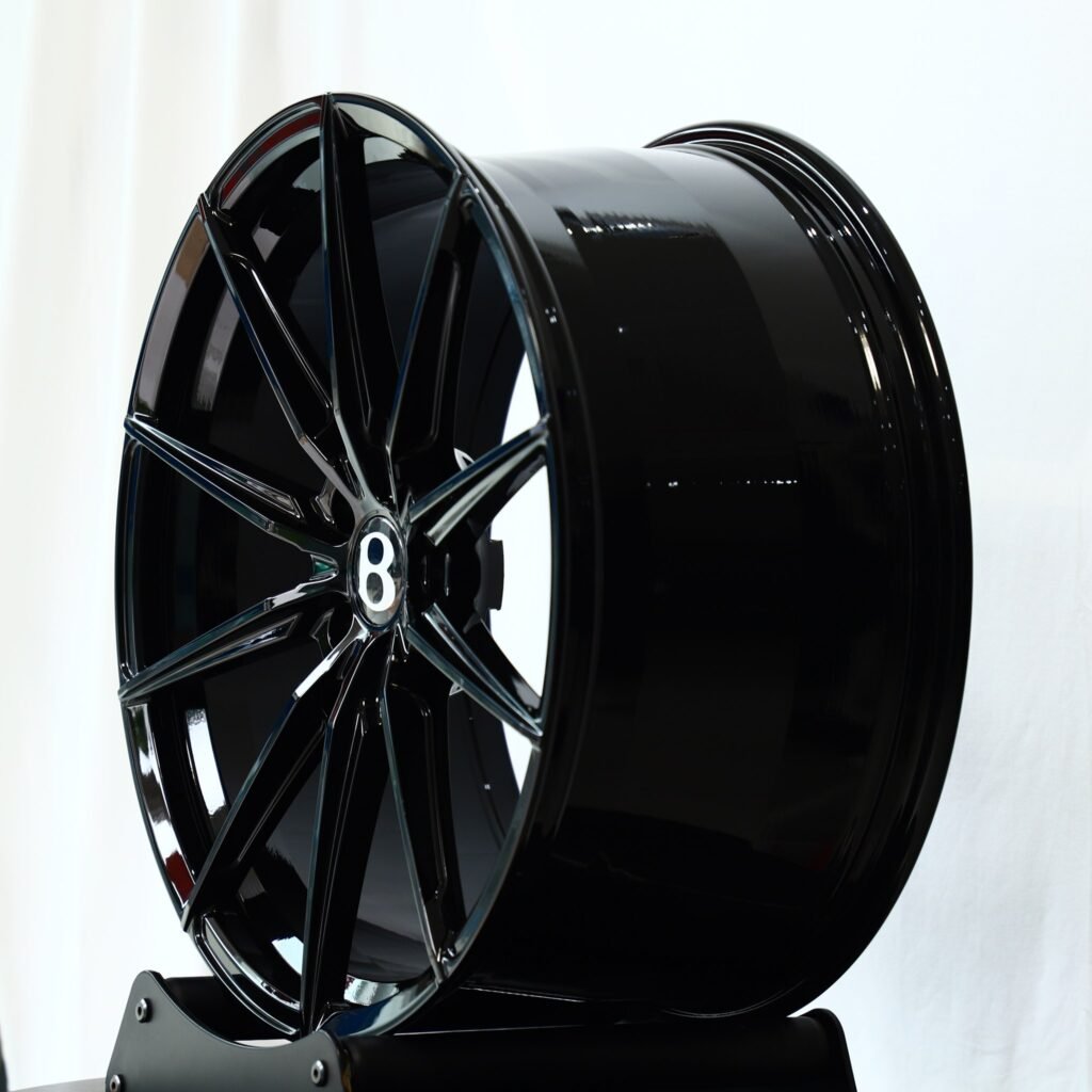 Bentley Flying Spur wheels – Gloss Black 10-Spoke, angled view