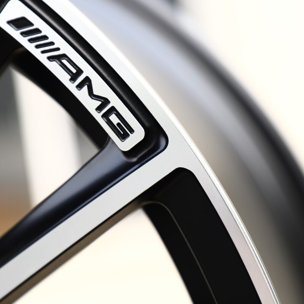 Audi Q7 wheels – Gloss Black 10-Spoke Machined Face, lip and barrel detail