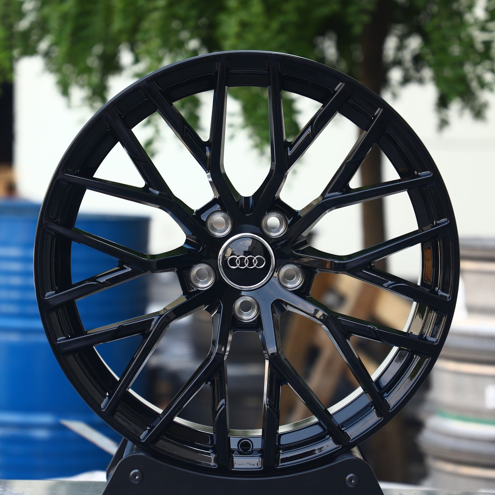 Tesla Model 3 wheels – Gloss Black 10 Y-Spoke, front view