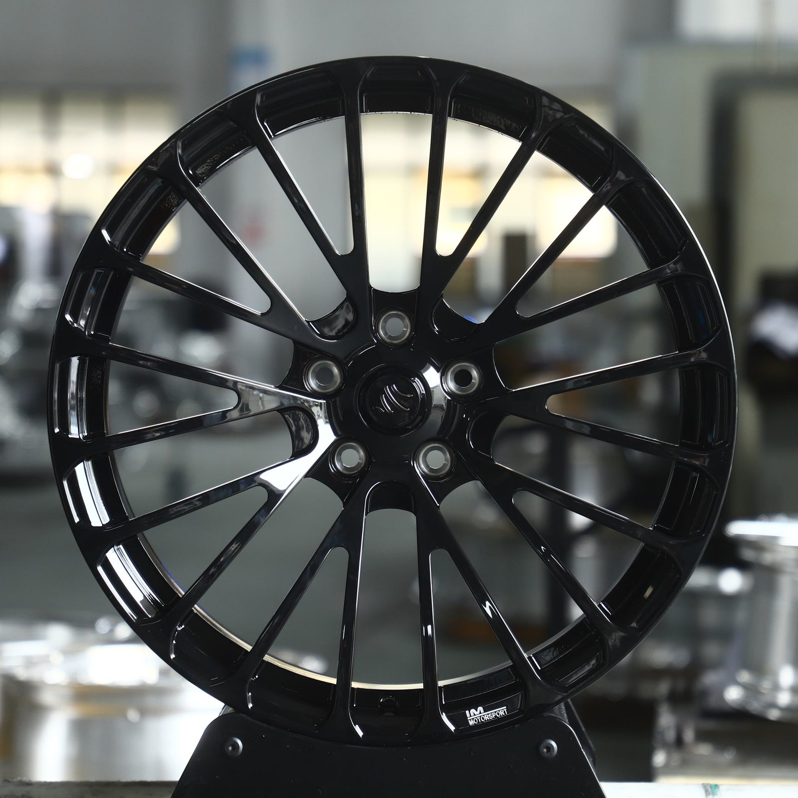 Tesla Model Y wheels – Gloss Black 10 Y-Spoke, front view