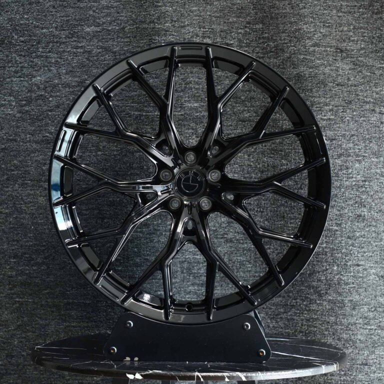 Кованые диски на BMW M5 — Кованый диск — 10 Y-образных спиц, глянцевый чёрный