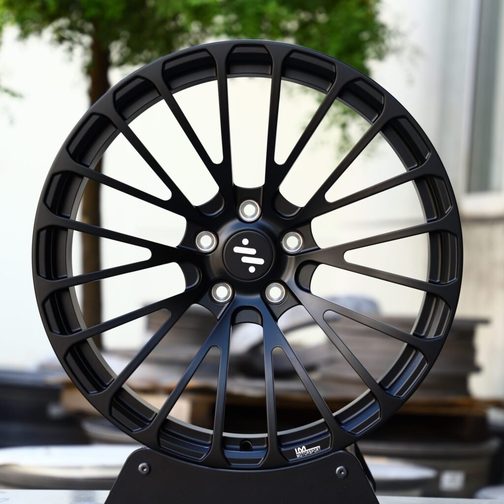 IM L7 wheels – Gloss Black 10 Y-Spoke, front view