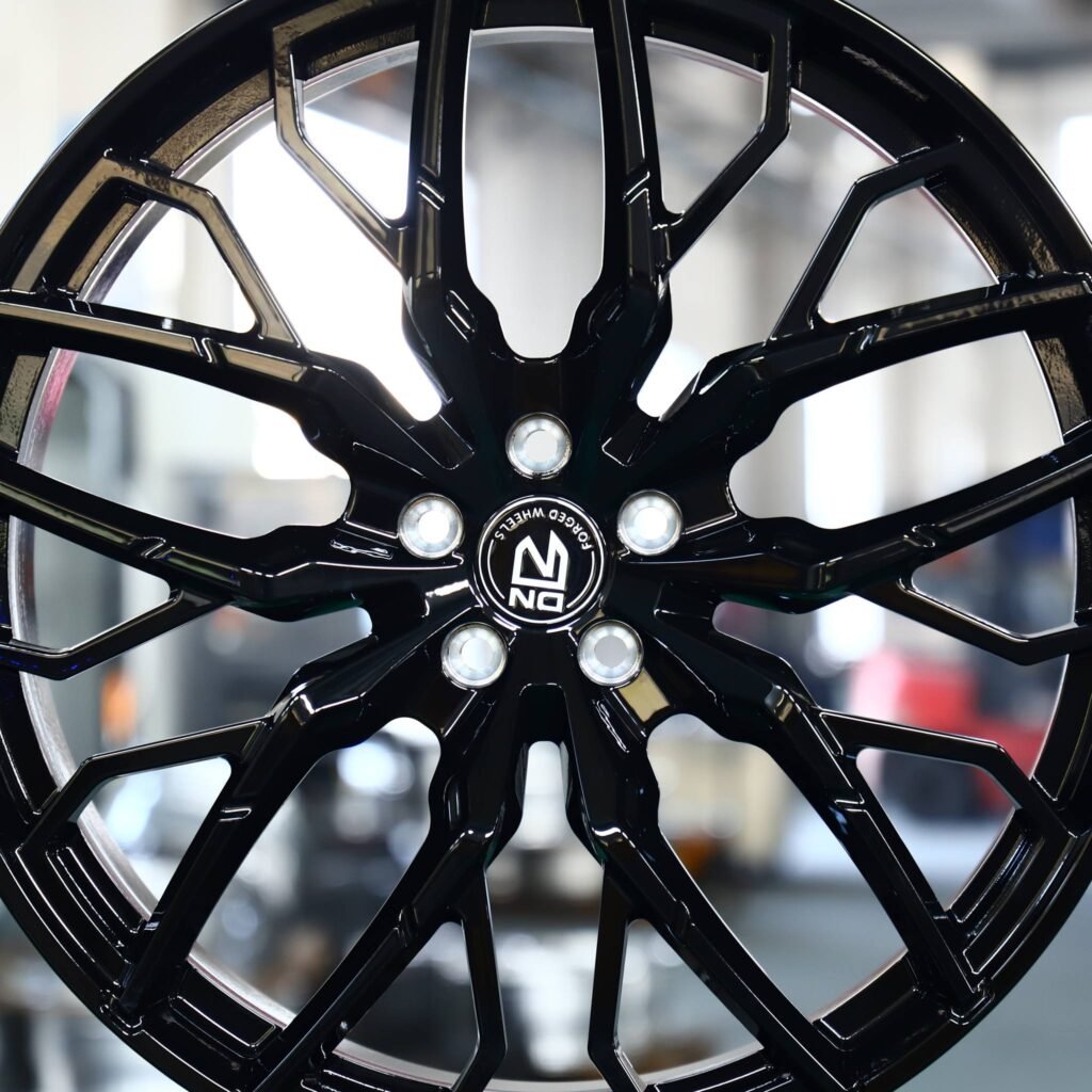 Lamborghini Huracan wheels – Gloss Black 10 Y-Spoke, lip and barrel detail