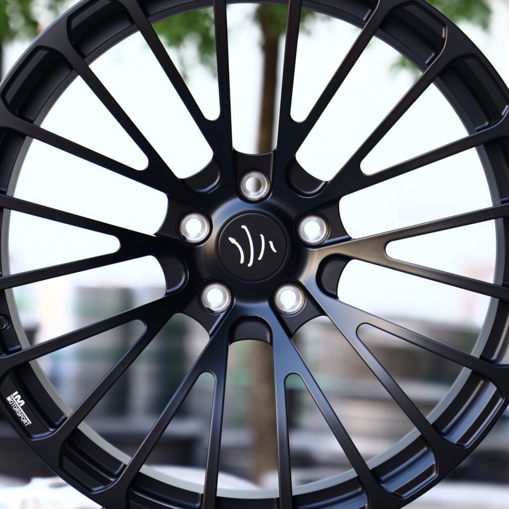 Lamborghini Huracan wheels – Gloss Black 10 Y-Spoke, lip and barrel detail