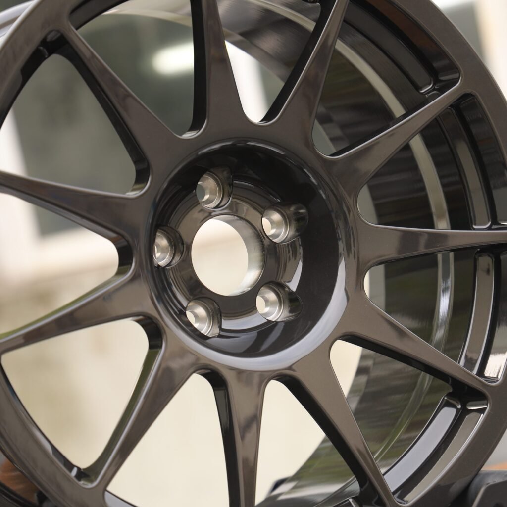 Audi A4 B9 wheels – Gloss Black 12-Spoke, lip and barrel detail