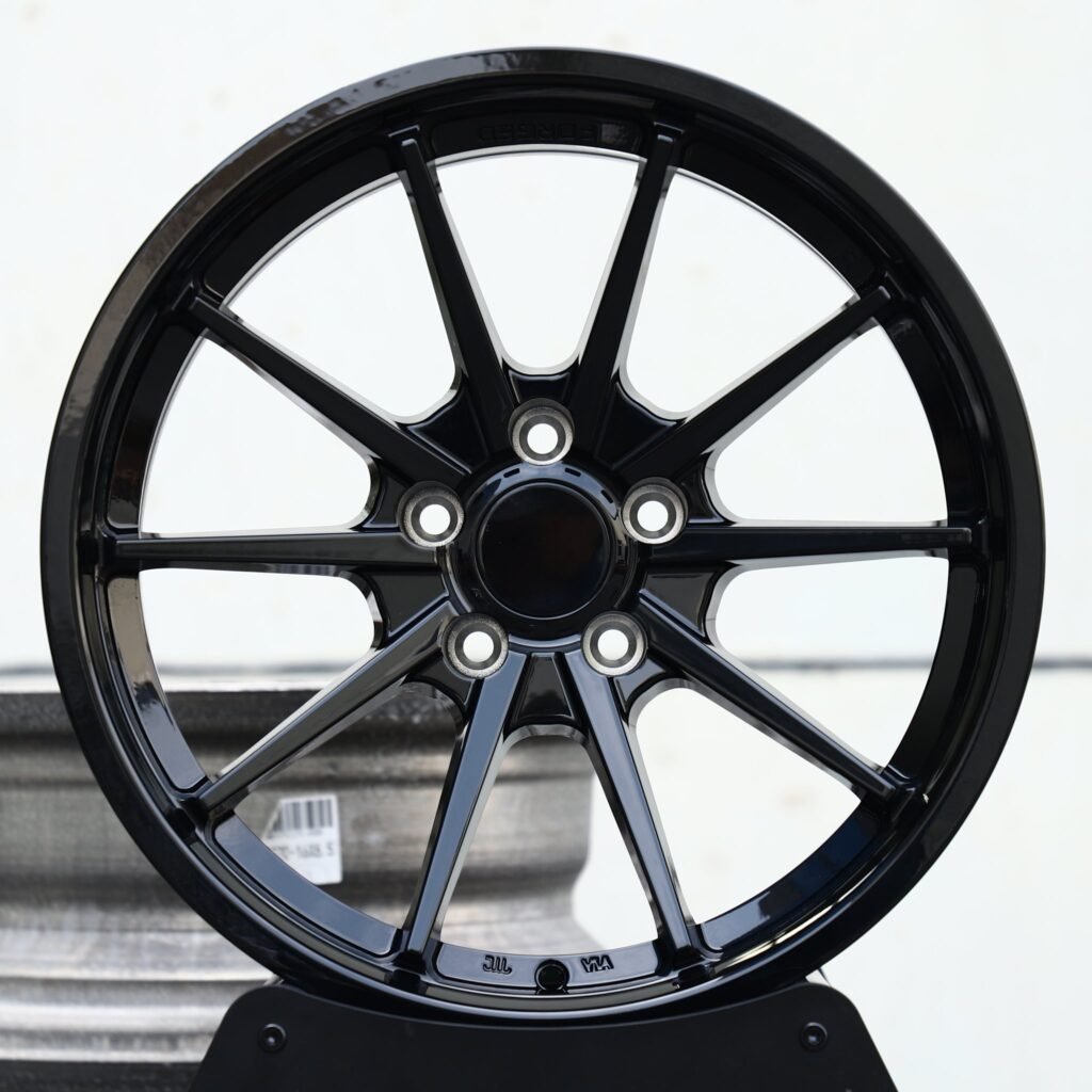Porsche 911 wheels – Gloss Black 15-Spoke, front view