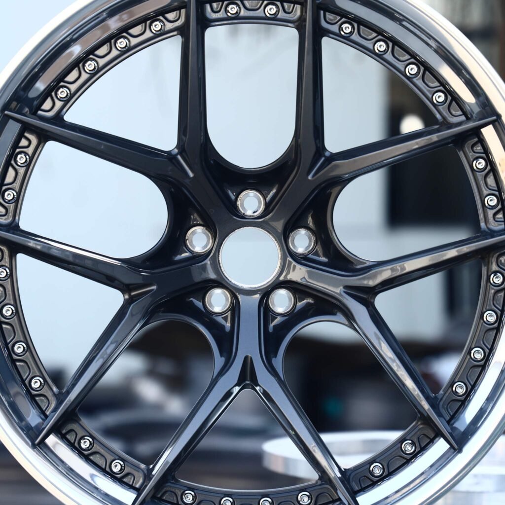 Lamborghini Huracan wheels – Gloss Black 5 Split-Spoke Deep Dish 2-Piece, lip and barrel detail
