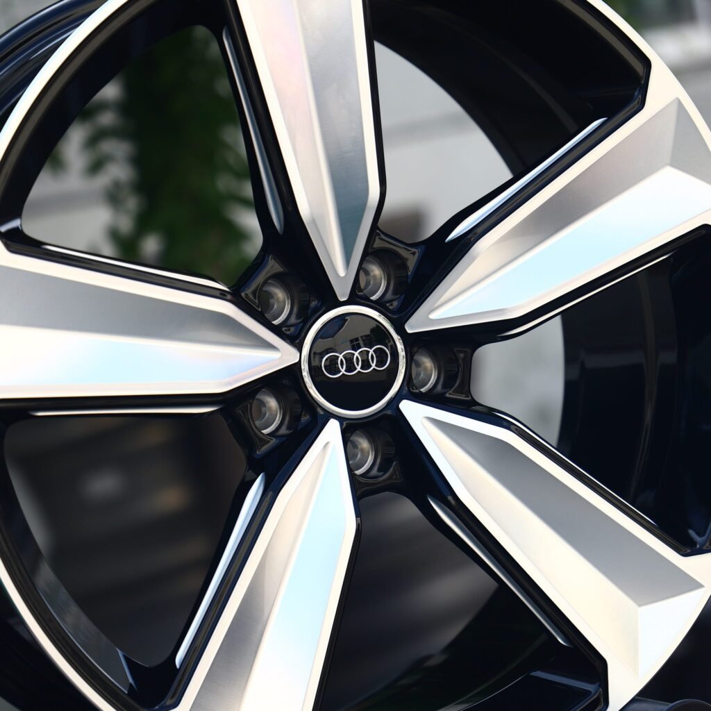 Audi RS3 8Y wheels – Gloss Black 5-Spoke, lip and barrel detail
