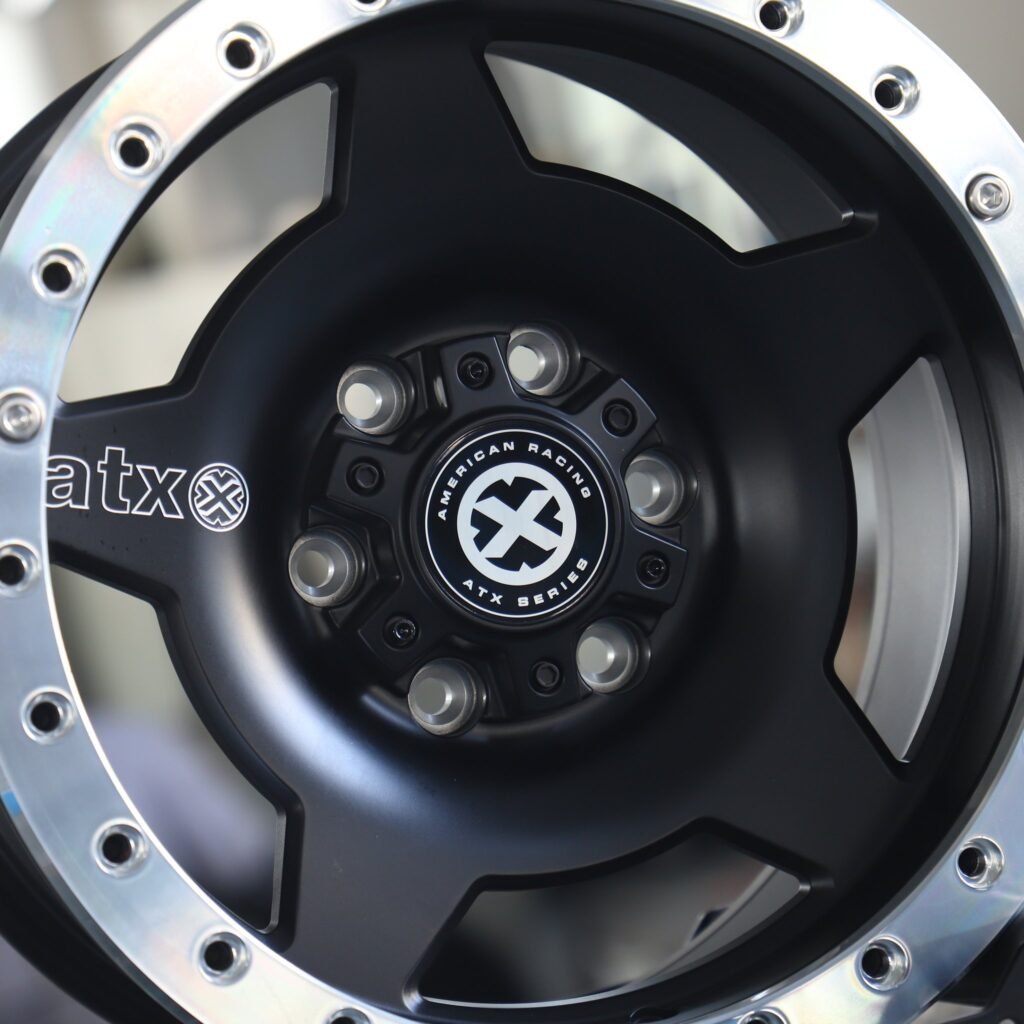 Chevrolet Silverado 1500 wheels – Gloss Black 5-Spoke Full-Face Beadlock (American Racing-Style), lip and barrel detail