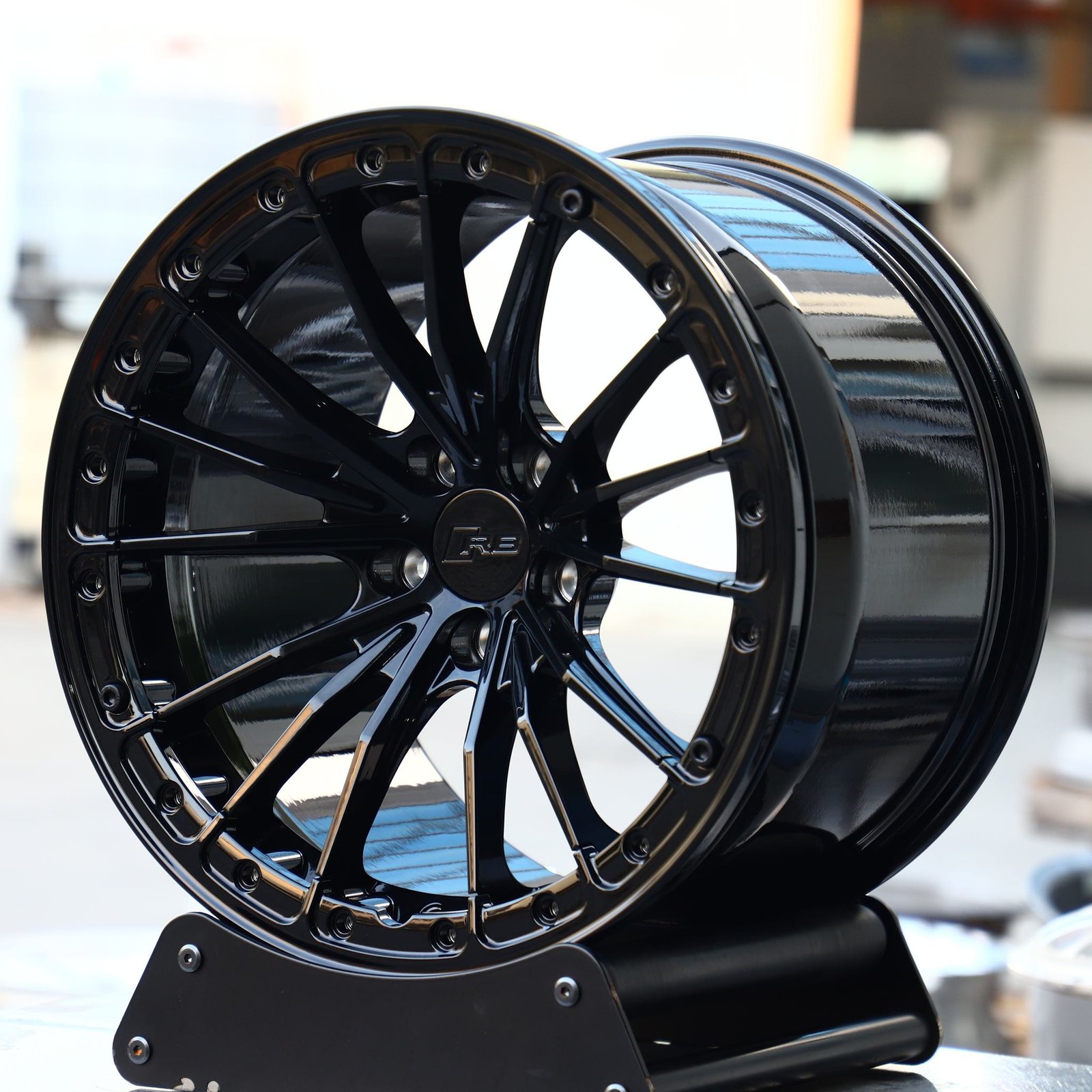 Ford Mustang wheels – Gloss Black 5 W-Spoke Concave, front view