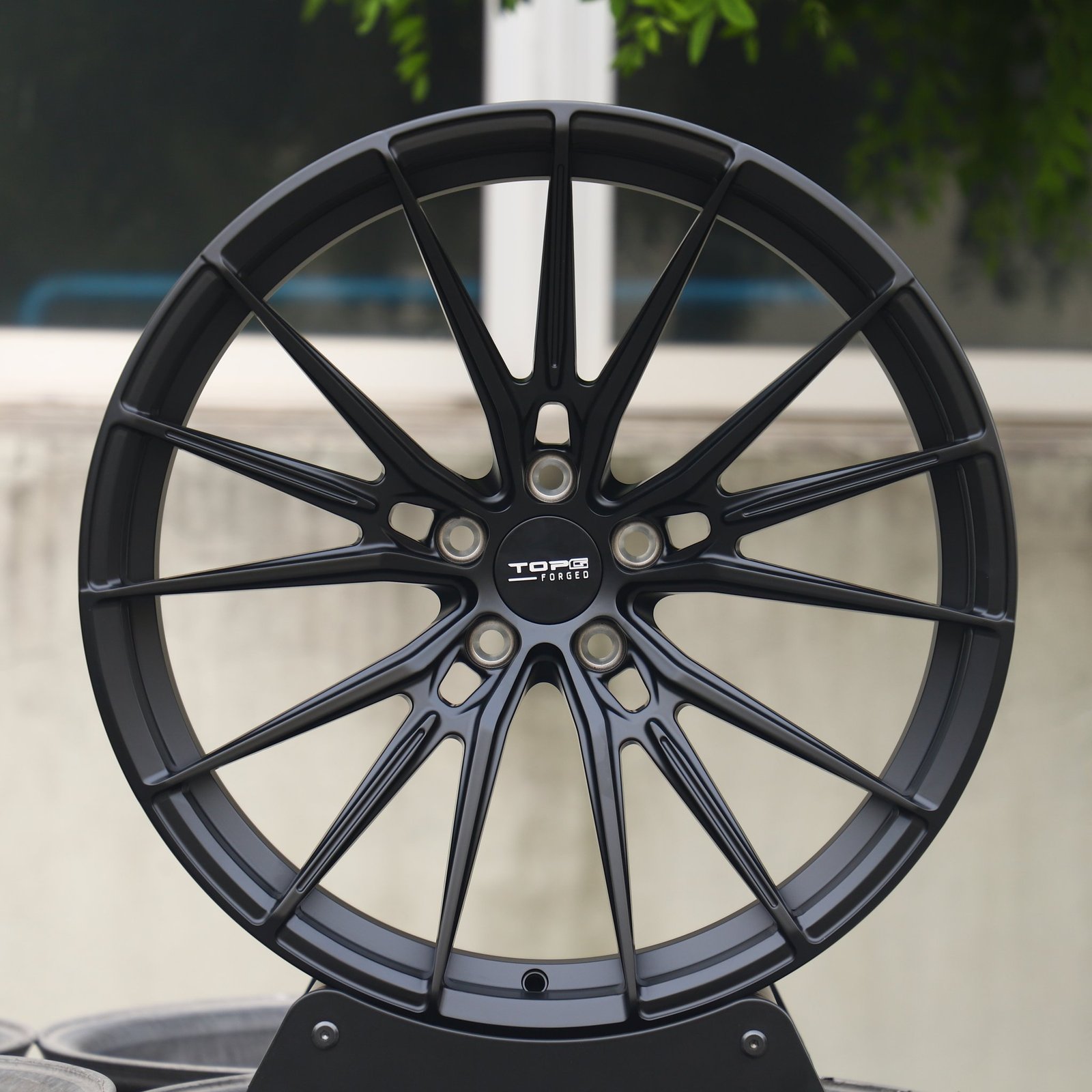 Toyota GR86 wheels – Gloss Black 5 W-Spoke, front view