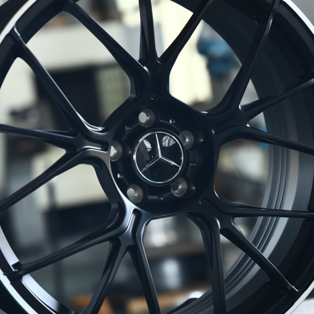 Mercedes-Benz S-Class W223 wheels – Gloss Black 5 W-Spoke Machined Lip (Mercedes-Benz OEM-Style), lip and barrel detail