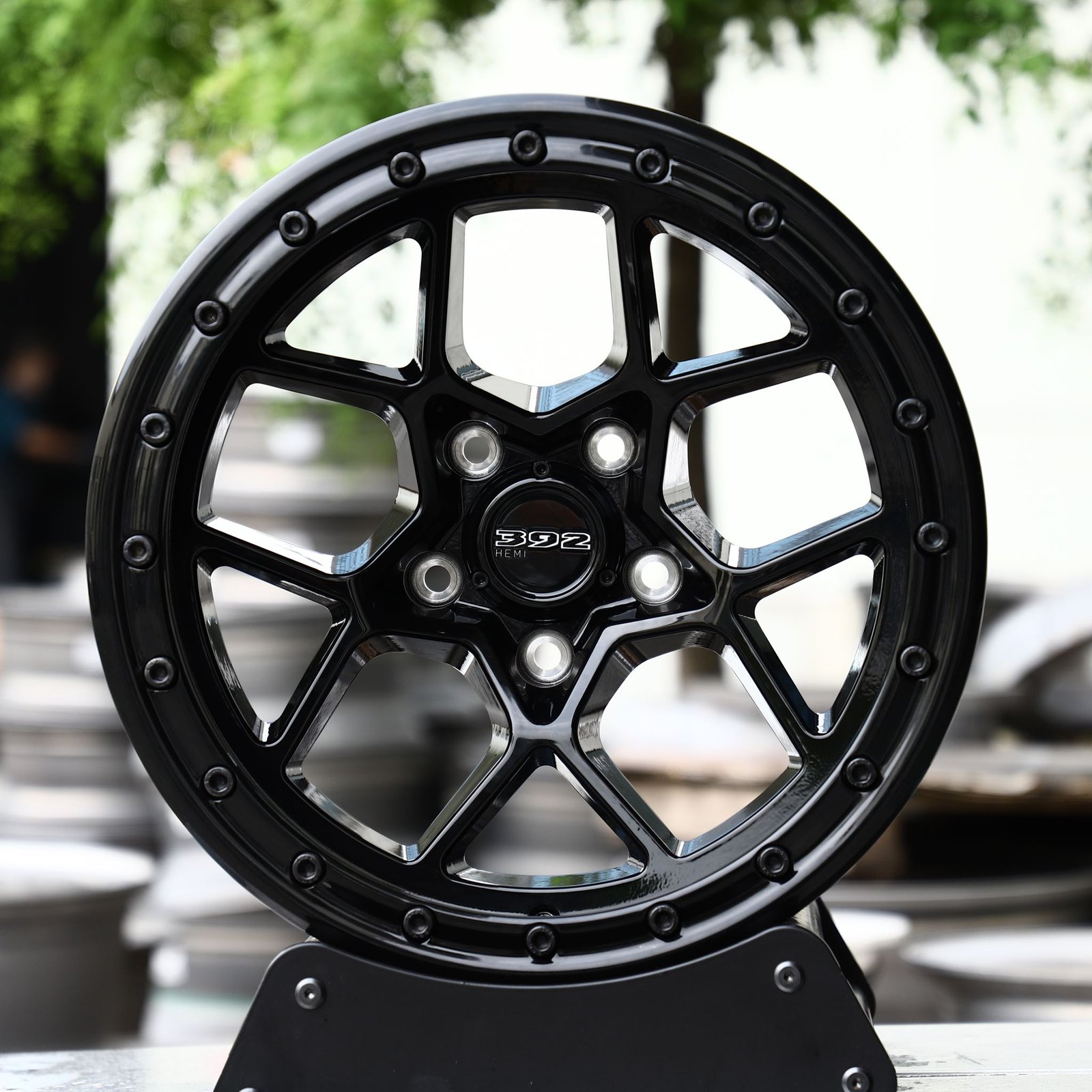 Dodge Durango wheels – Gloss Black 5 Y-Spoke Beadlock (Dodge OEM-Style), front view