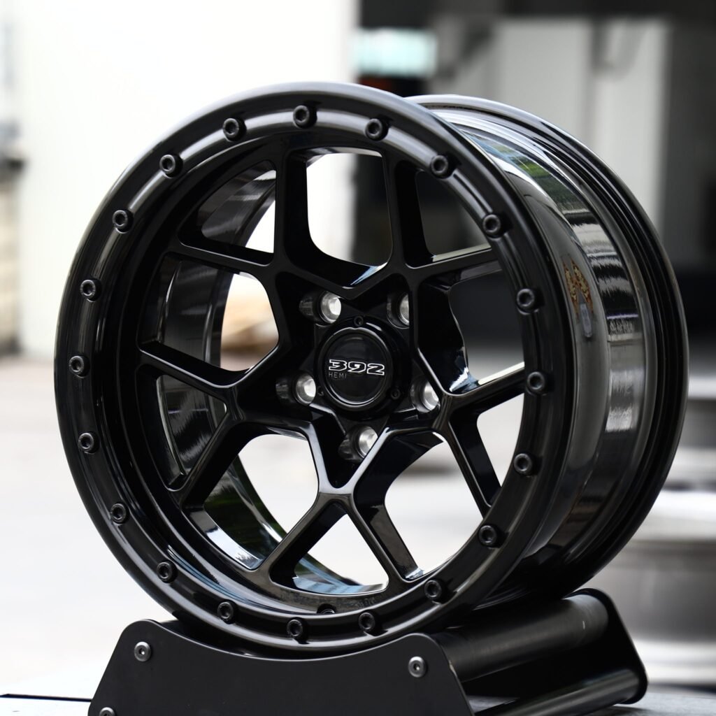 Dodge Viper RT10 Roadster wheels – Gloss Black 5 Y-Spoke Beadlock (Dodge OEM-Style), angled view