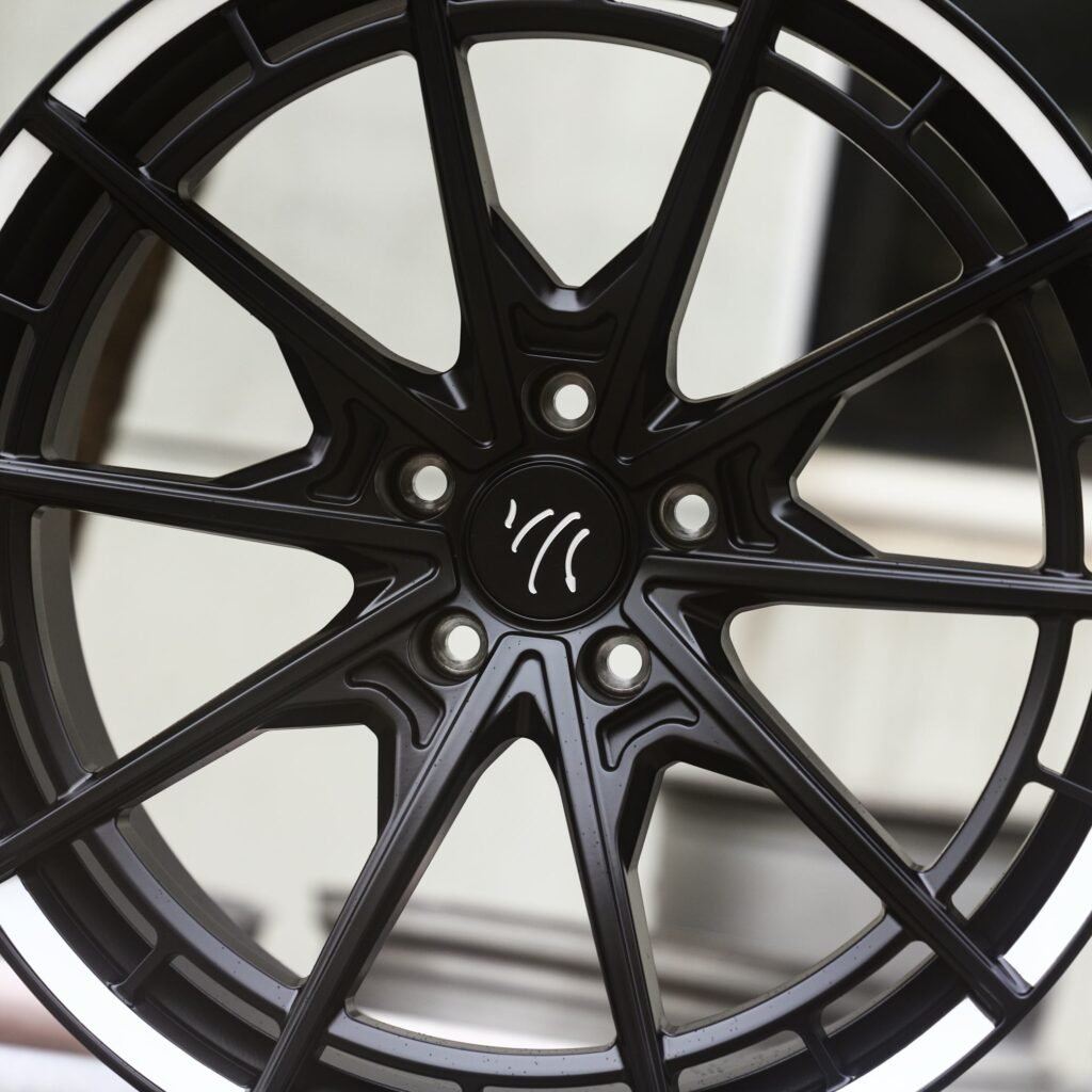 Audi A4 B9 wheels – Gloss Black 5 Y-Spoke Double-Ring, lip and barrel detail