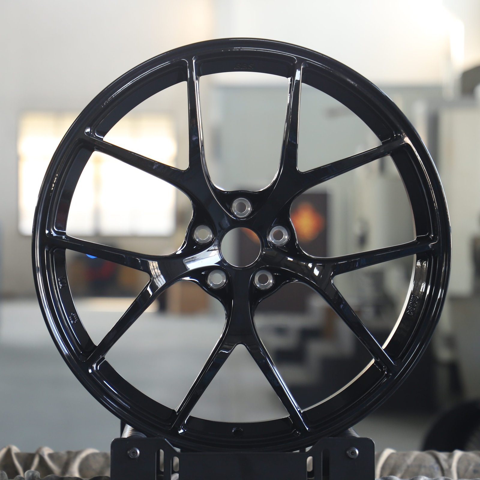 Toyota GR86 wheels – Gloss Black 5 Y-Spoke, front view