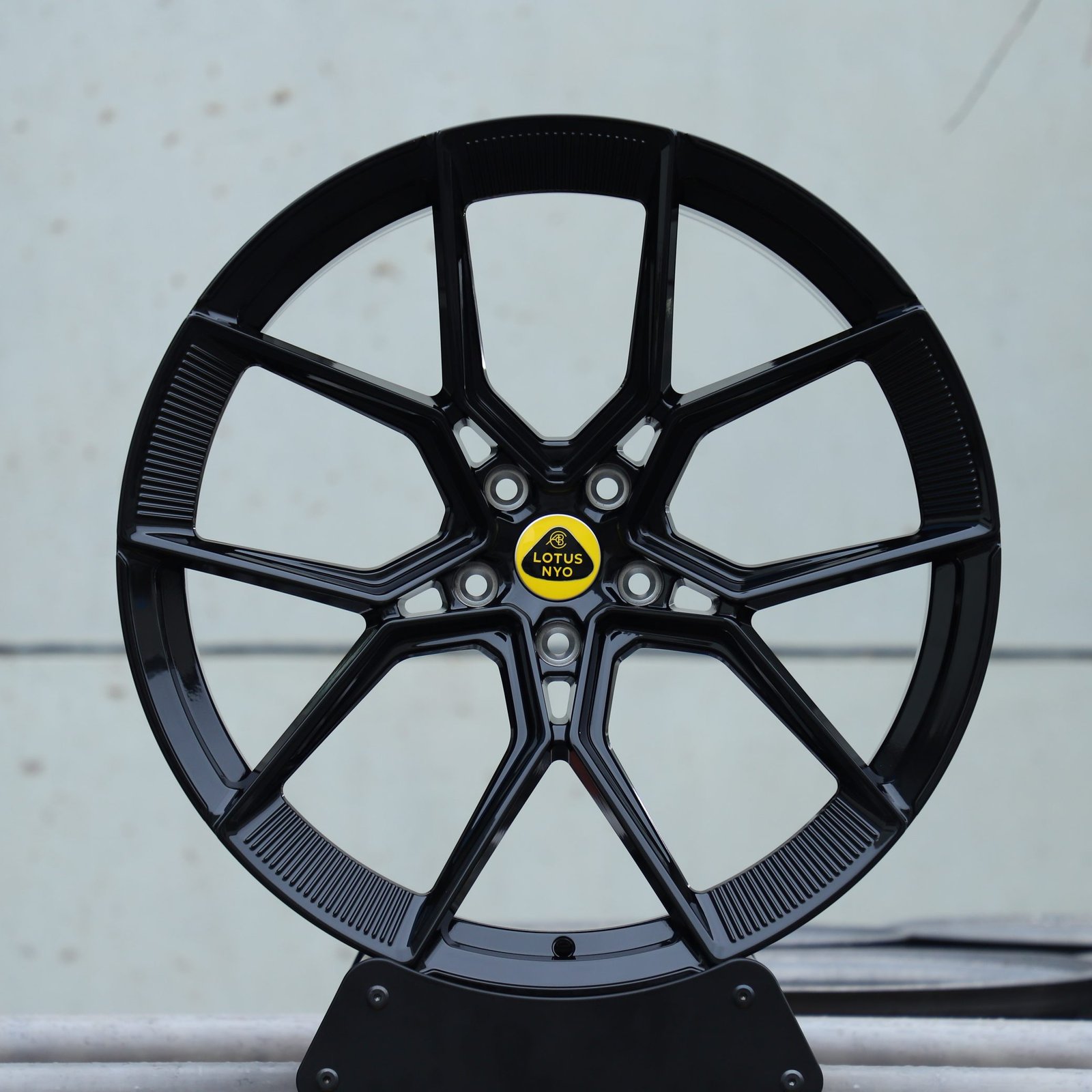 Lotus Eletre wheels – Gloss Black 5 Y-Spoke (Lotus OEM-Style), front view