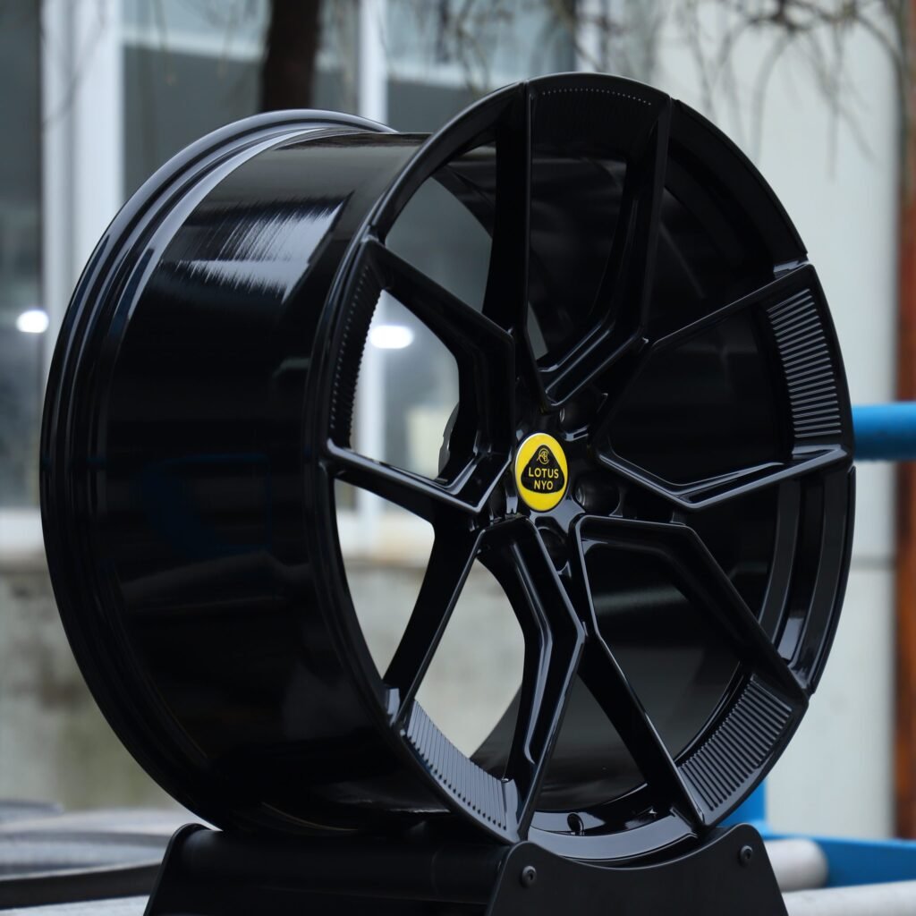 Lotus Eletre wheels – Gloss Black 5 Y-Spoke (Lotus OEM-Style), lip and barrel detail